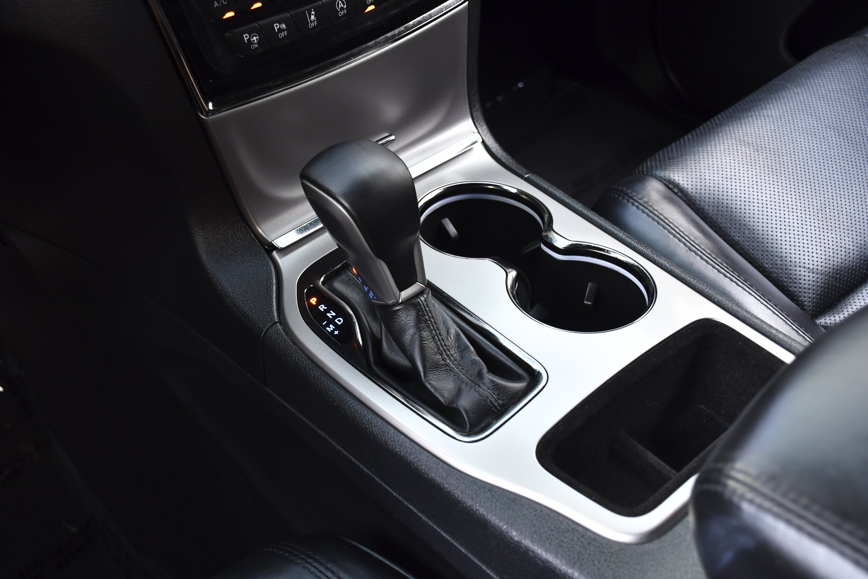 Used 2019 Bright White Clearcoat Jeep High Altitude image 12