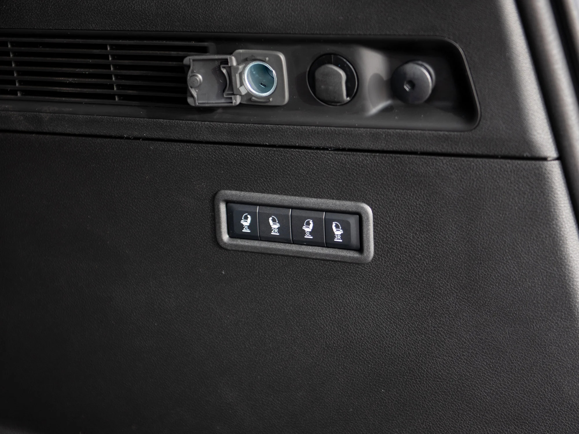 New 2026 Black Jeep Limited Reserve* image 29