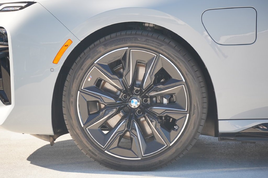 Used 2026 Brooklyn Gray Metallic BMW 750e xDrive image 5