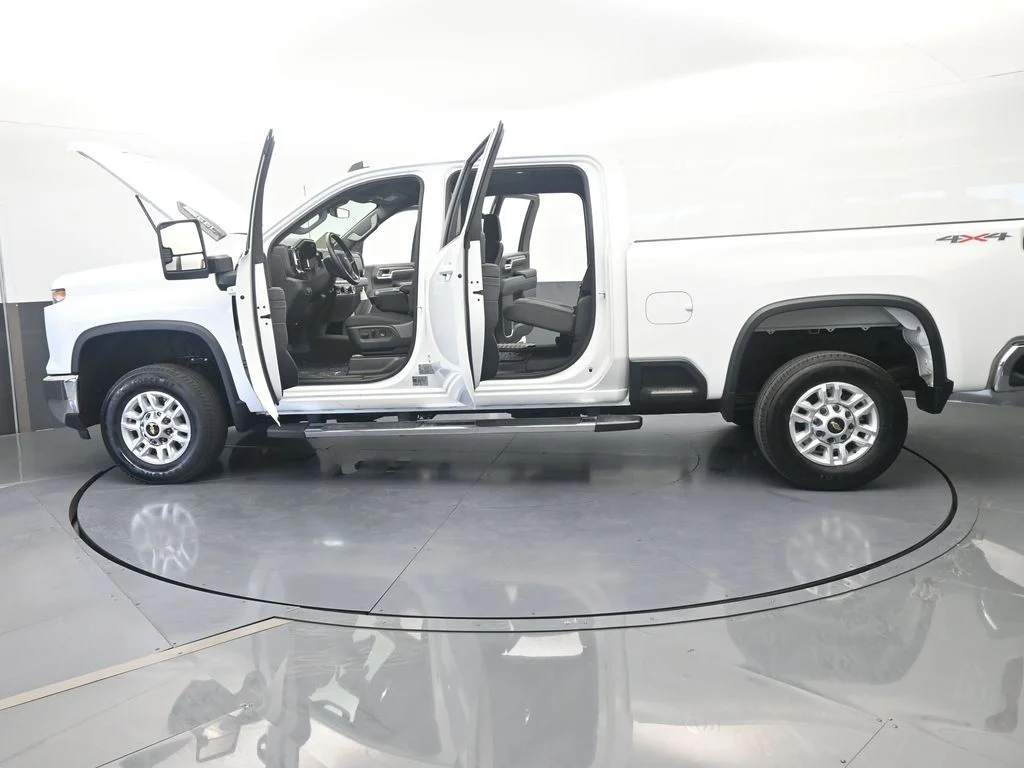 Used 2025 Summit White Chevrolet LT image 78