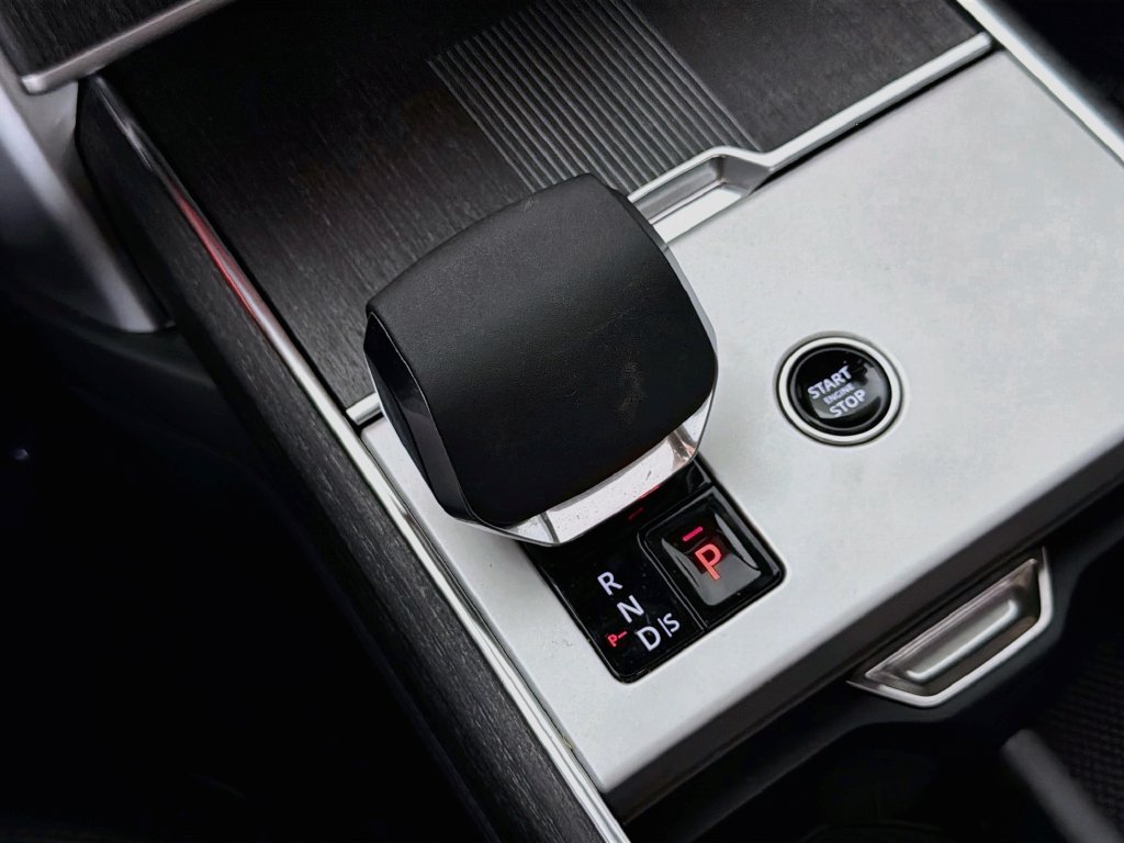Used 2025 Black Land Rover Autobiography image 17