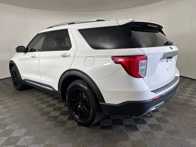 Used 2021 White Metallic Ford Limited image 6