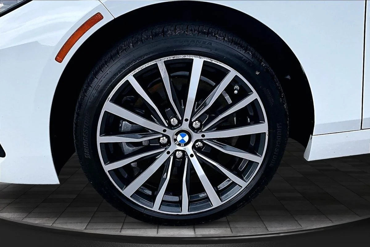 Used 2023  BMW i sDrive image 36