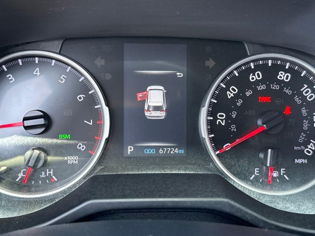 Certified Used 2022  Toyota XLE image 27