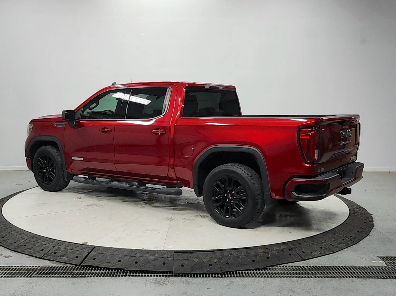 Used 2021 Red GMC Elevation image 5