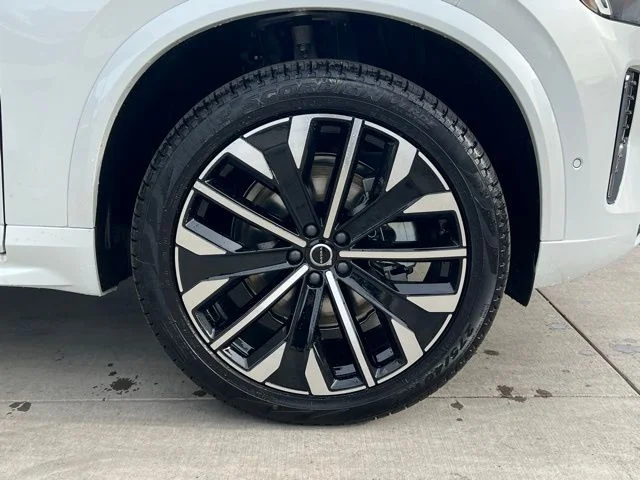 2026 Volvo XC90 Plus - Photo 9