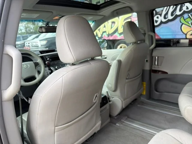 Used 2011 Silver Toyota XLE image 20