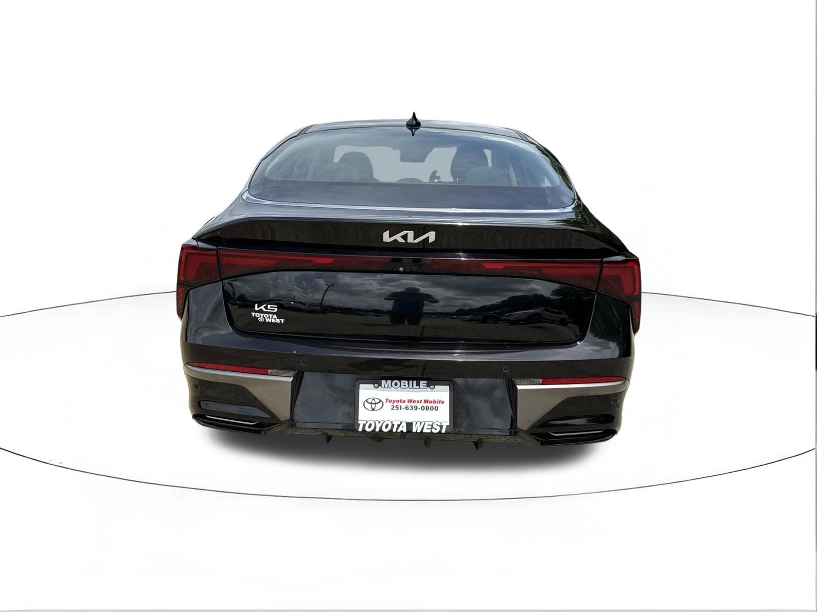 Used 2025 Aurora Black Pearl Kia LXS image 4