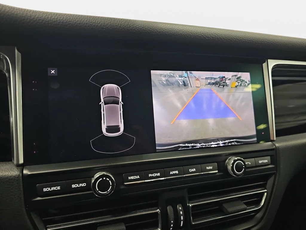 Used 2021  Porsche Base image 25