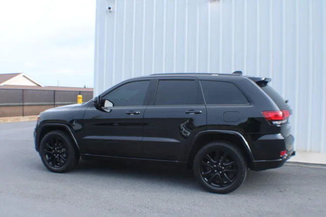 Used 2019 Diamond Black Crystal Pearlcoat Jeep Altitude image 3
