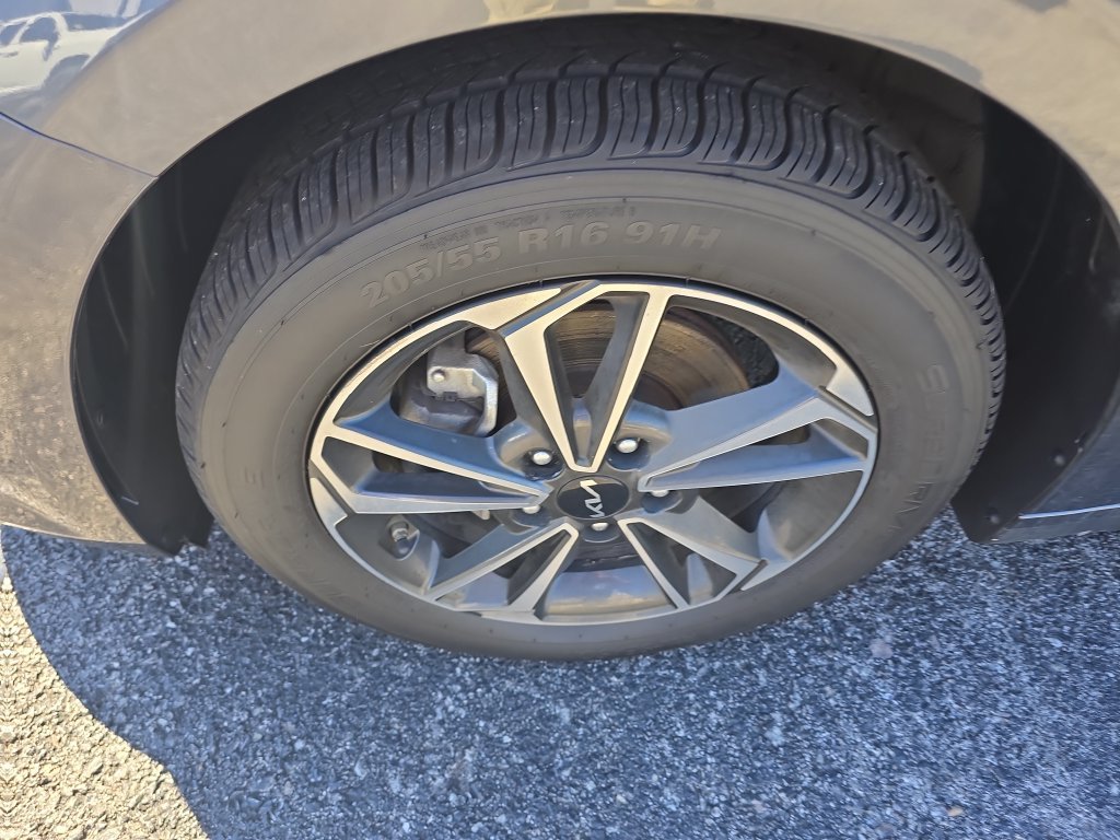 Used 2024 Gray Kia LXS image 10