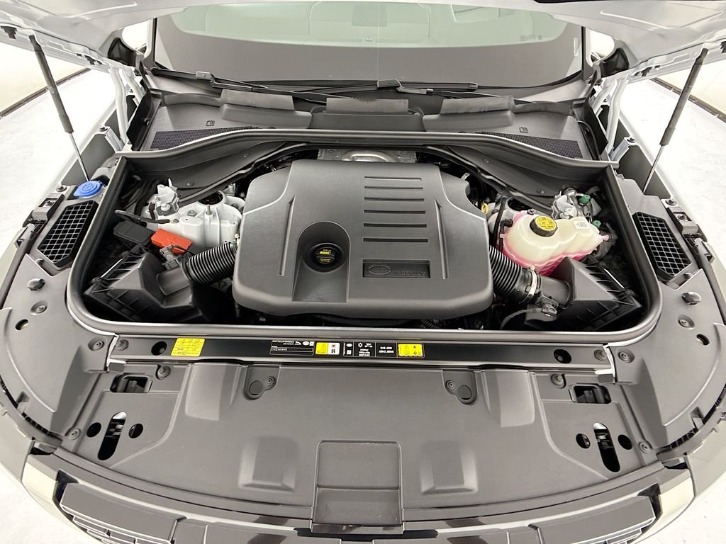 New 2026 Fuji White Land Rover SE image 29