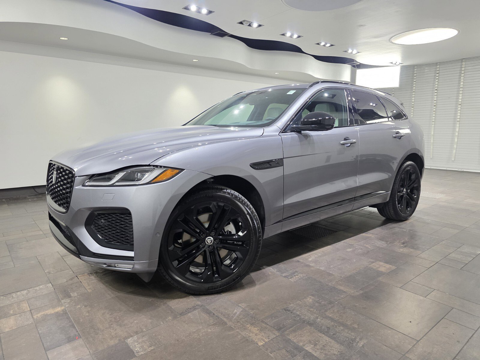 2026 Jaguar F-PACE P400 R-Dynamic S's photo