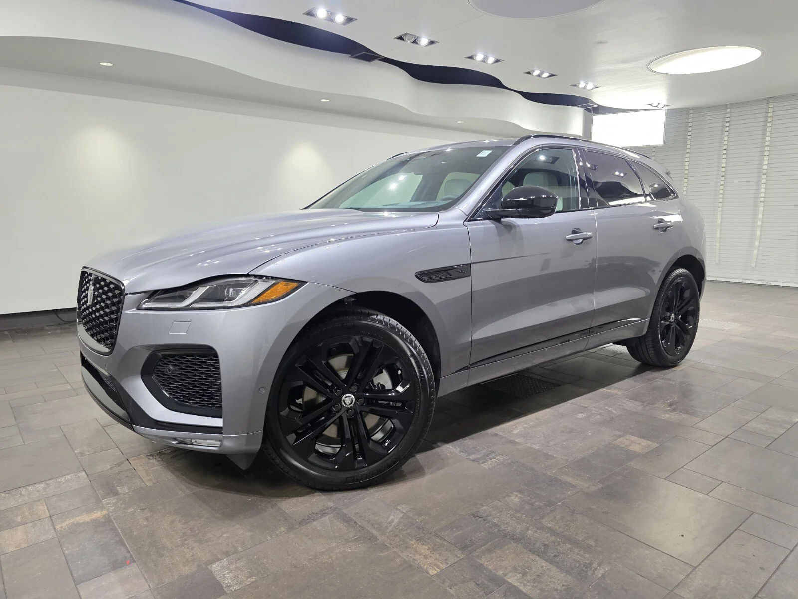 2026 Jaguar F-PACE P400 R-Dynamic S's photo