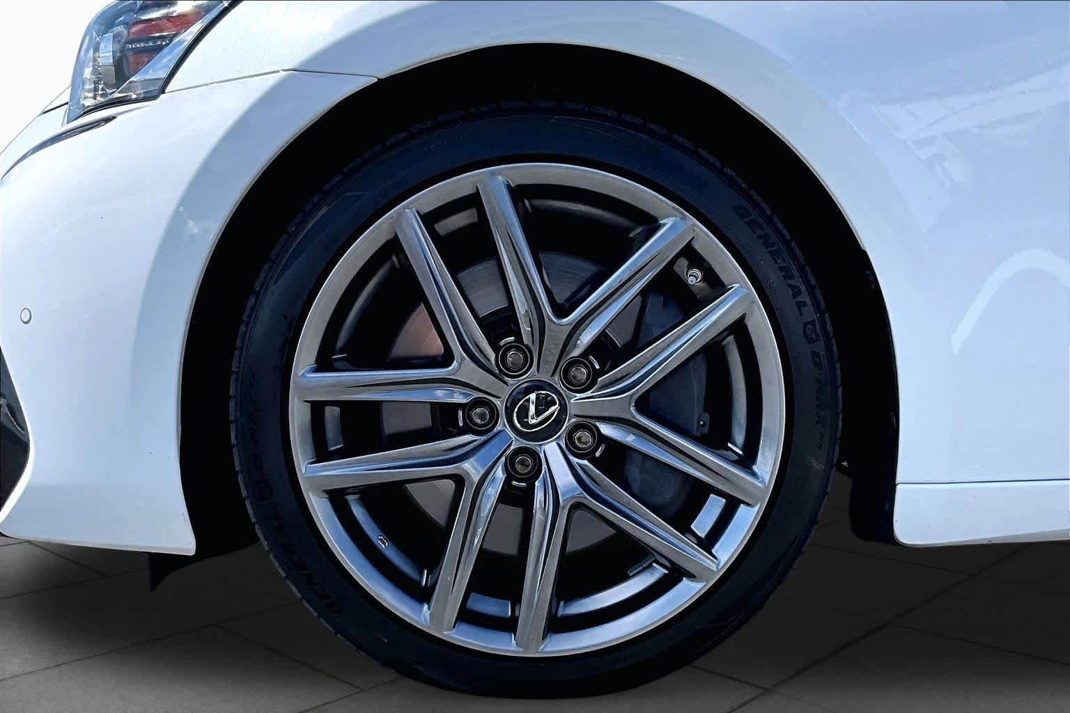 Used 2020 Ultra White Lexus F SPORT image 11