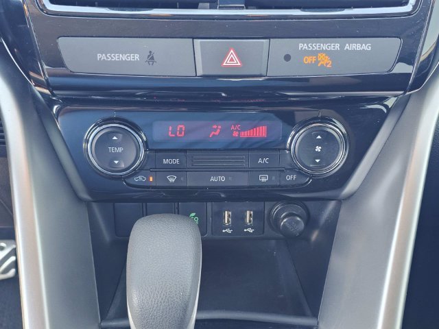 Used 2022  Mitsubishi LE image 29