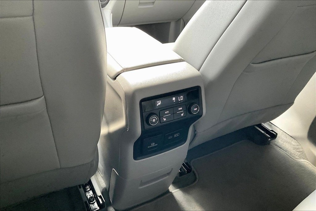 Used 2023 White GMC SLT image 12