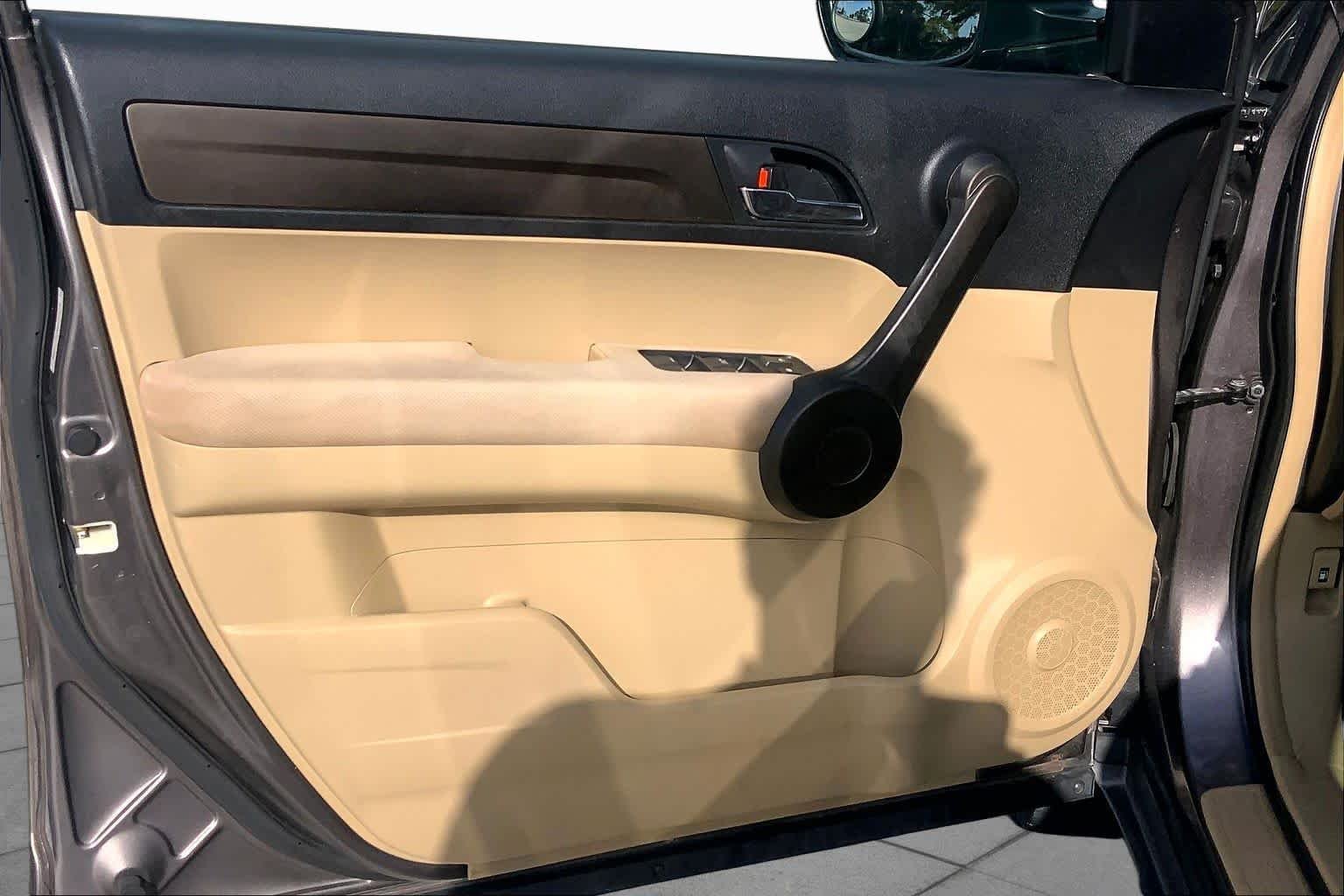 Used 2009 Borrego Beige Metallic Honda LX image 17