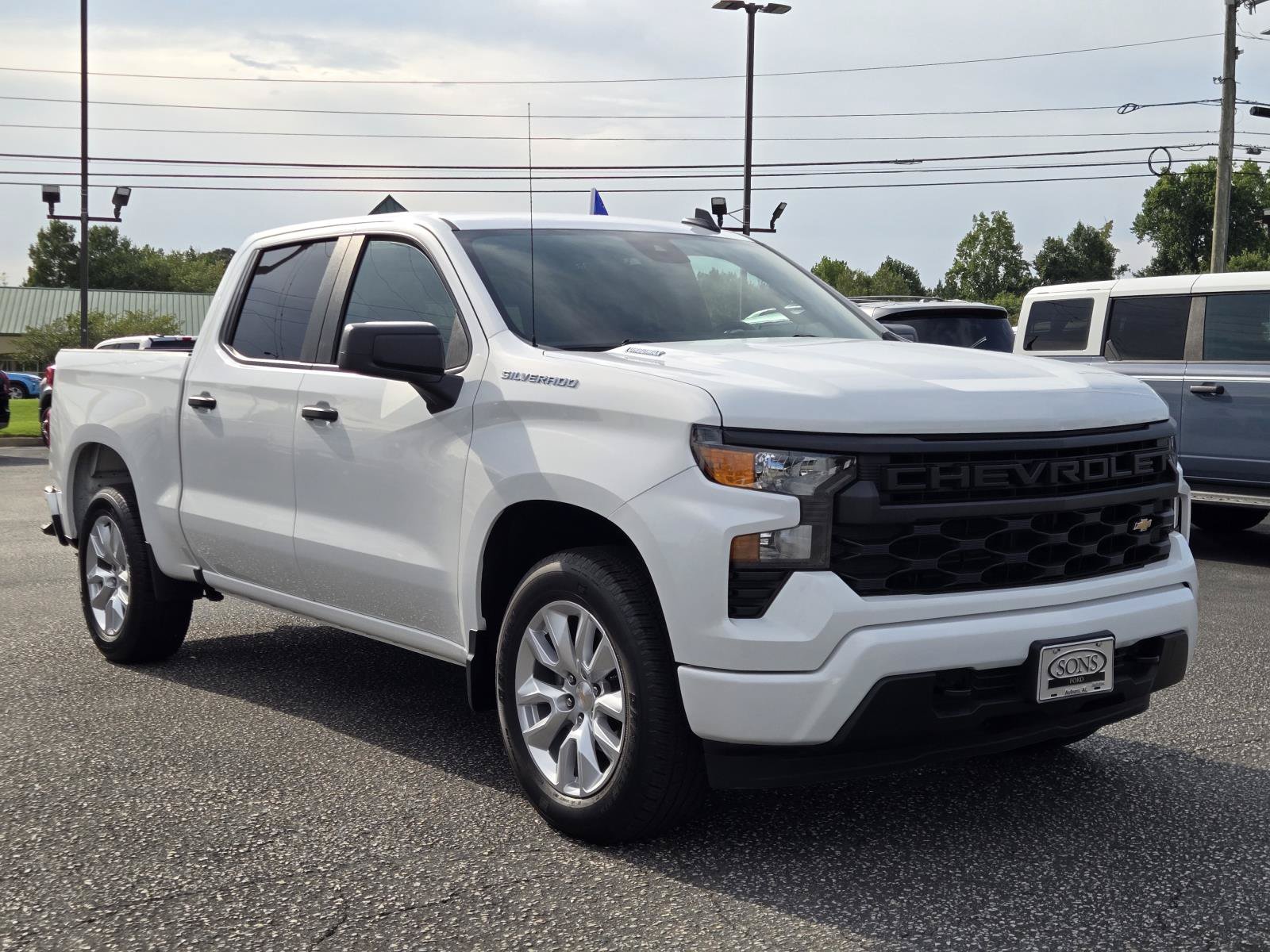 Used 2025 Summit White Chevrolet Custom image 4