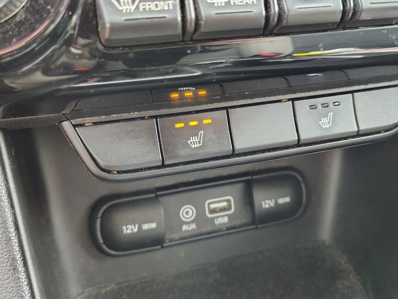 Used 2018 White Kia EX image 19