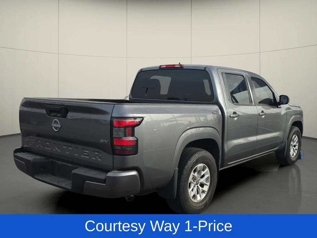Used 2024 Gray Nissan SV image 9