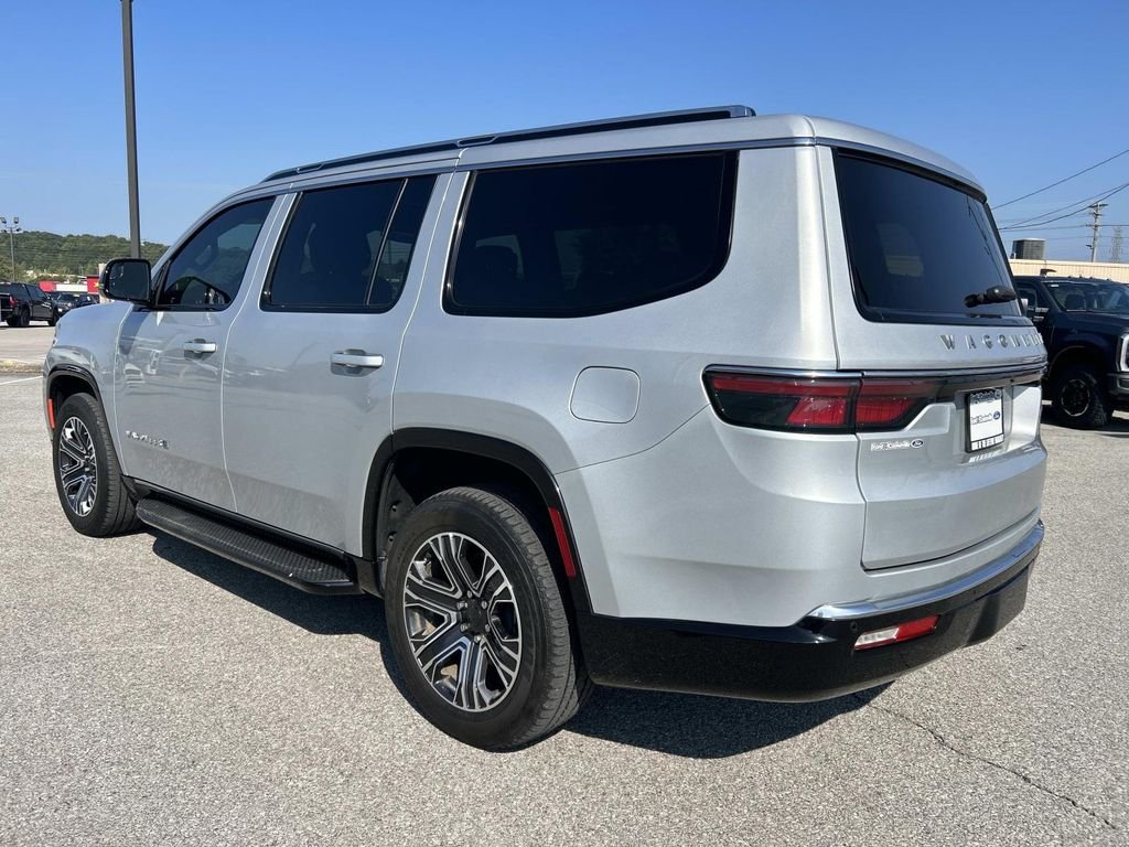 Used 2024 Silver Jeep Base image 6