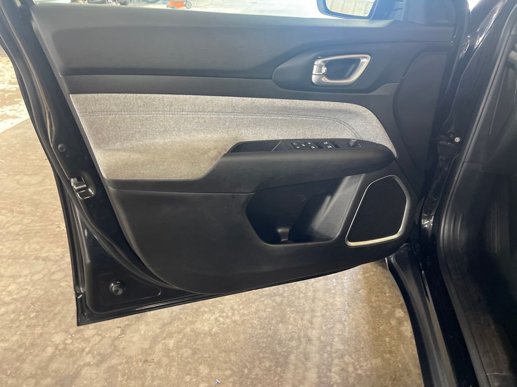 Used 2024 Black Jeep Latitude image 15