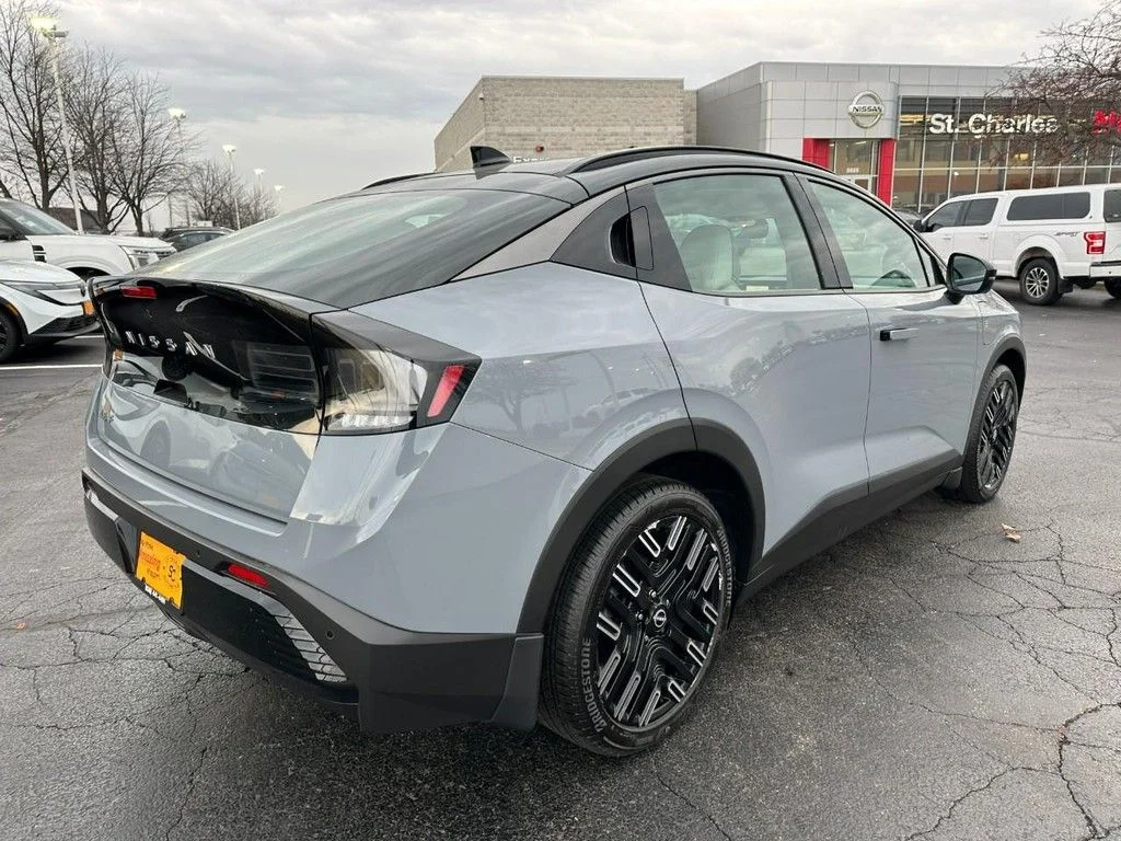 New 2026 Boulder Gray Pearl / Super Black Two-tone Nissan Platinum+ image 3