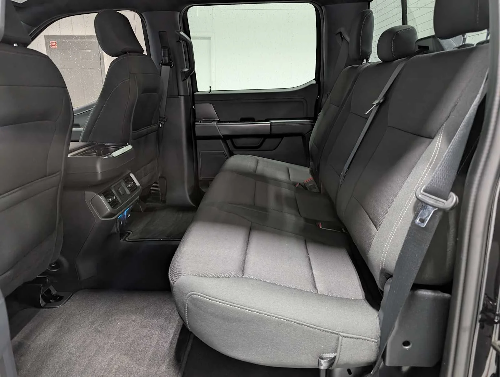 Used 2024 Agate Black Metallic Ford XLT image 23