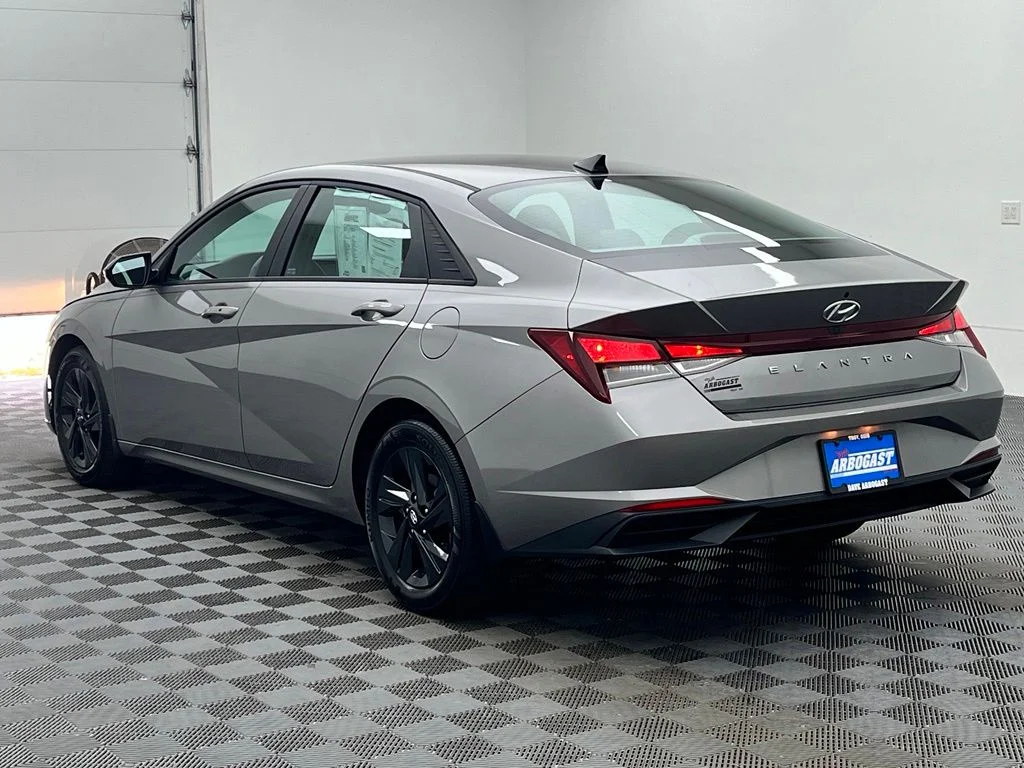 Used 2023 Silver Hyundai SEL image 11