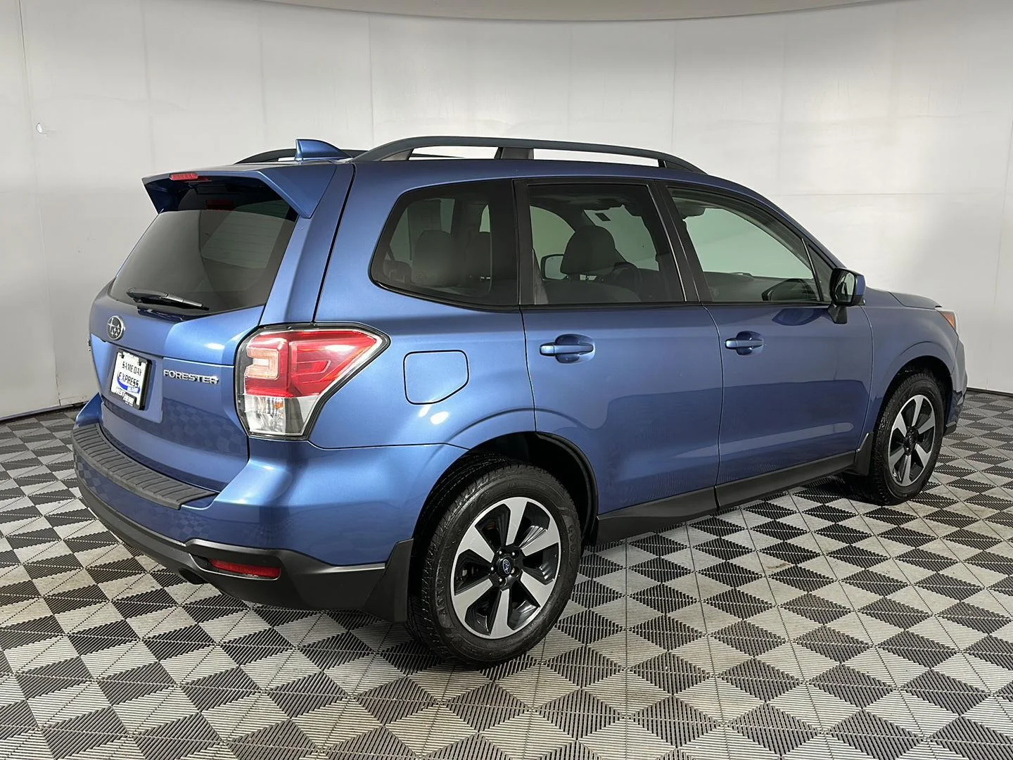 Used 2018 Quartz Blue Pearl Subaru Premium image 6