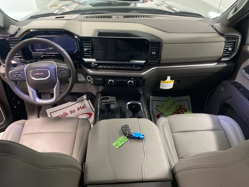 Used 2025 Black GMC SLT image 19