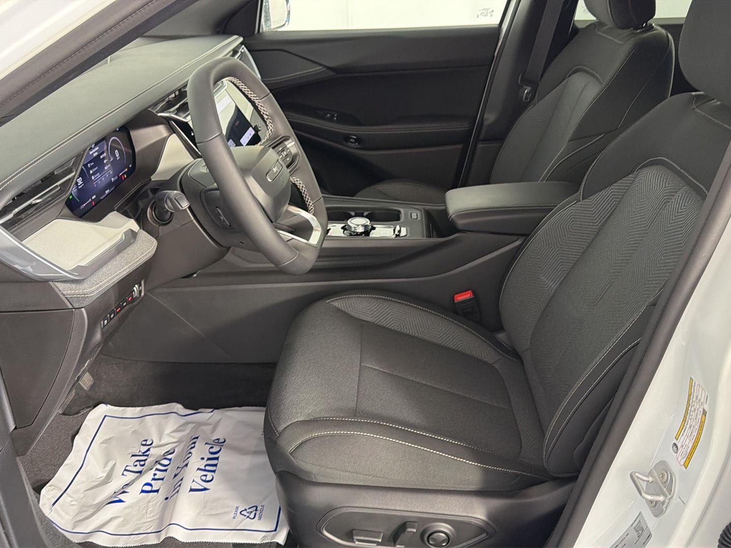 New 2026 Bright White Clear-Coat Exterior Paint Jeep Laredo image 10