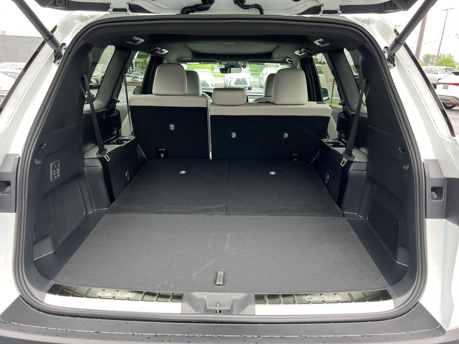 New 2026 Wind Chill Pearl Lexus PREMIUM AWD image 12