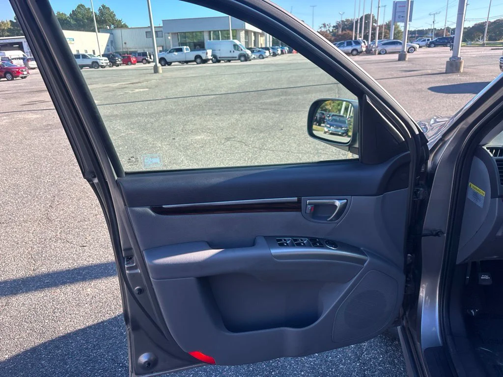 Used 2011 Gray Hyundai SE image 13