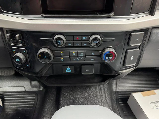 New 2026 Oxford White Ford F-450® XL image 19