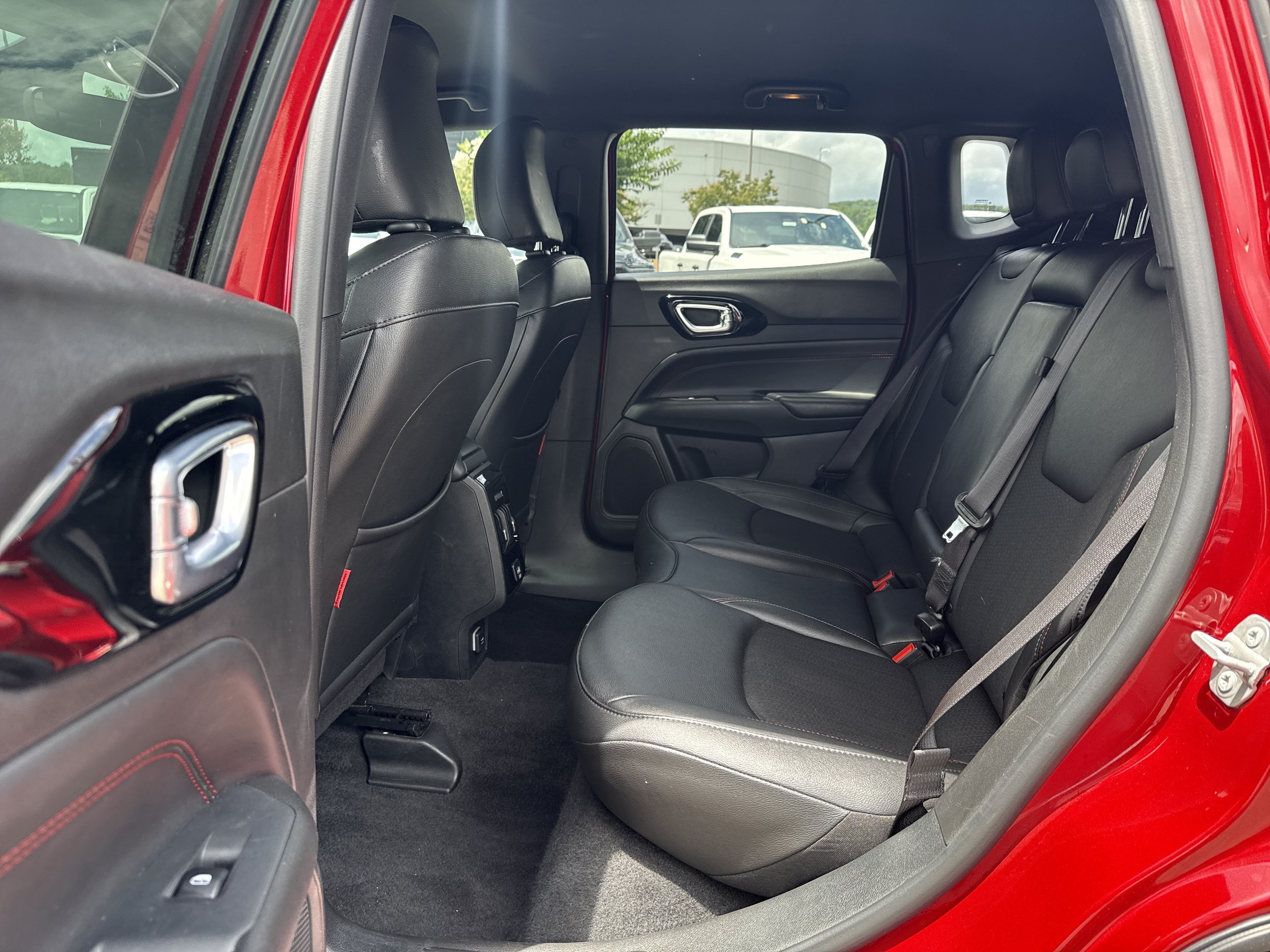 Used 2025 Red Hot Pearlcoat Jeep Trailhawk image 21