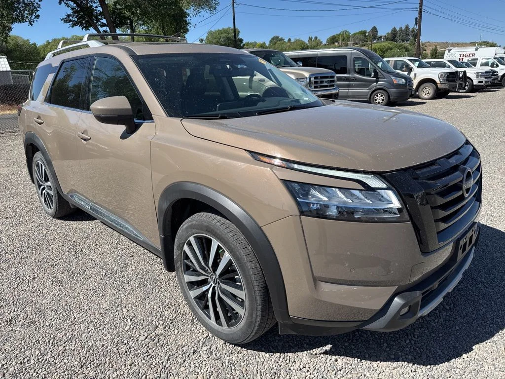 2024 Nissan Pathfinder Platinum 4WD's photo