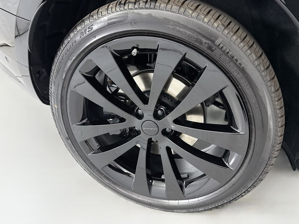 New 2026 Santorini Black Land Rover Dynamic SE image 32