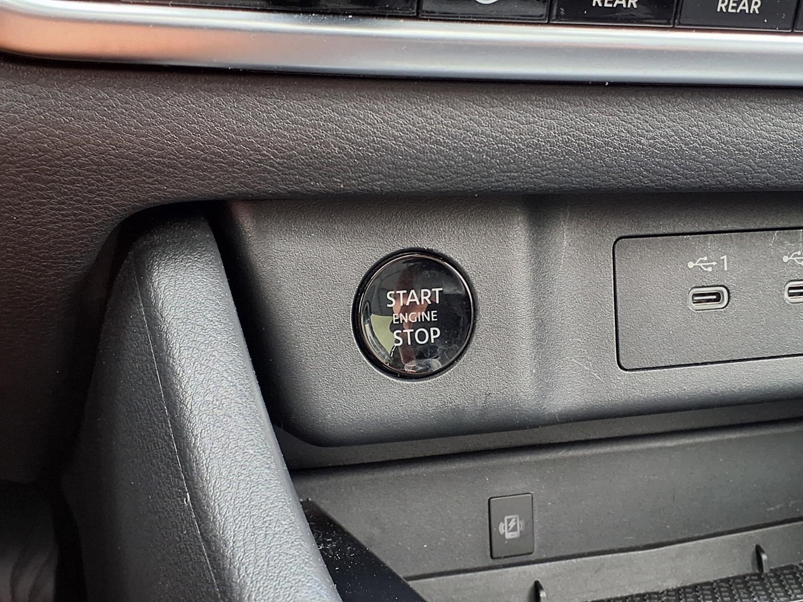 2024 Nissan Rogue SL Silver at Robbins Nissan