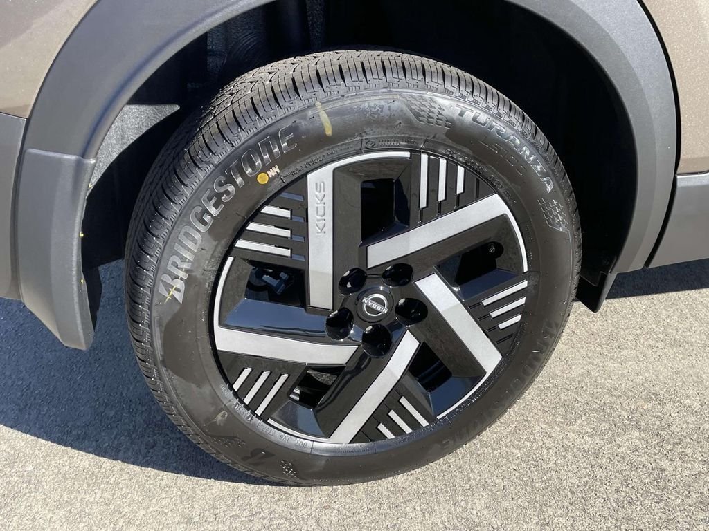 New 2026 Canyon Bronze Metallic Nissan SV image 7