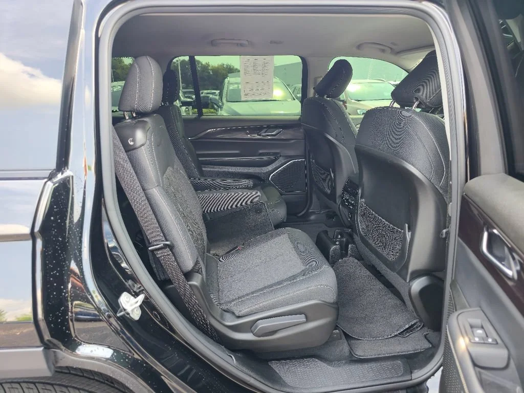 2022 Jeep Grand Cherokee L Laredo - Photo 26