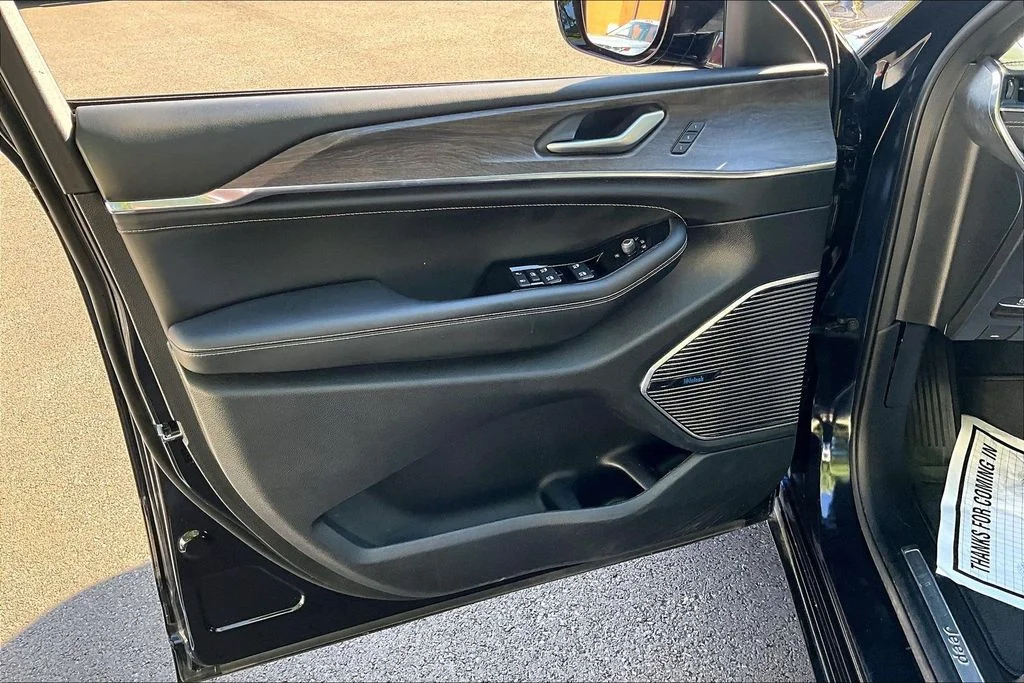 Used 2024 Black Jeep Overland 4xe image 18