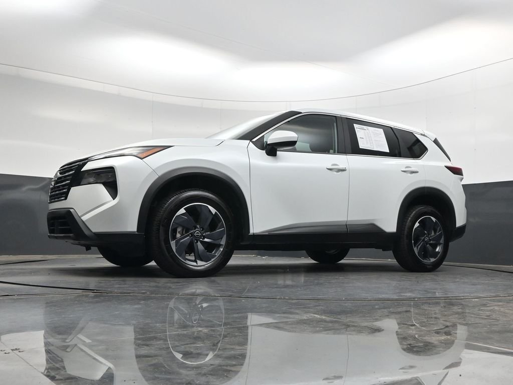 Used 2025 White Nissan SV image 37