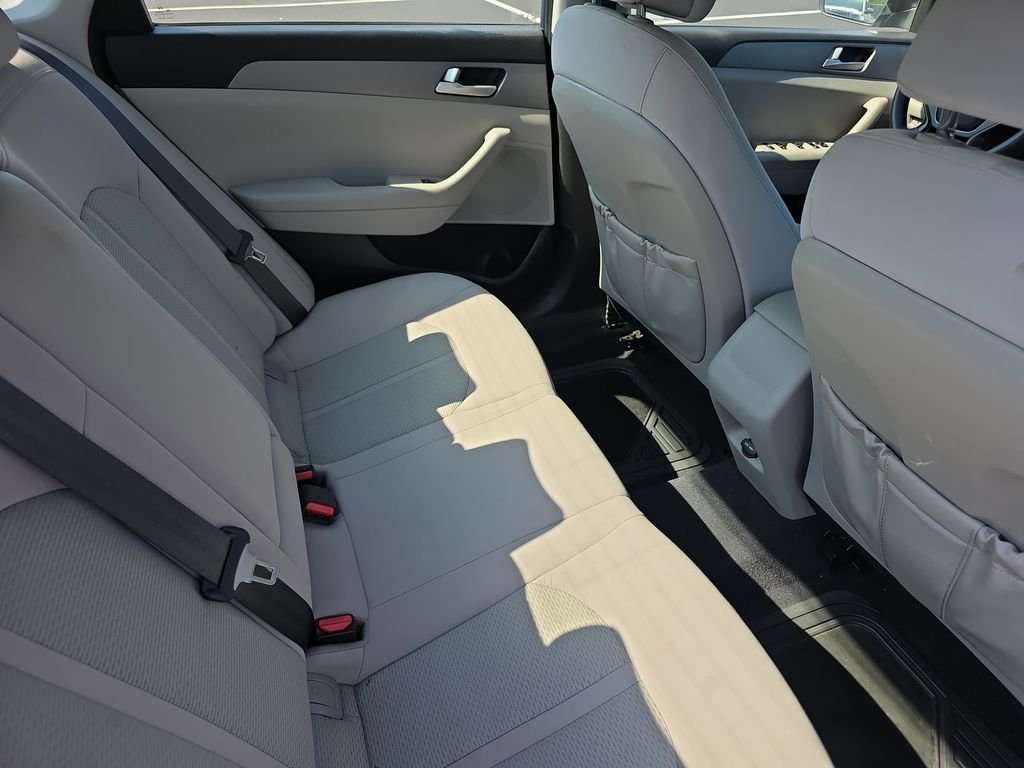 Used 2015 Blue Hyundai SE image 15