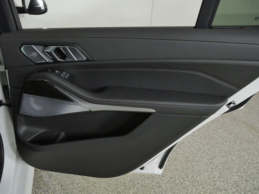 New 2027 Mineral White Metallic BMW M60i image 25
