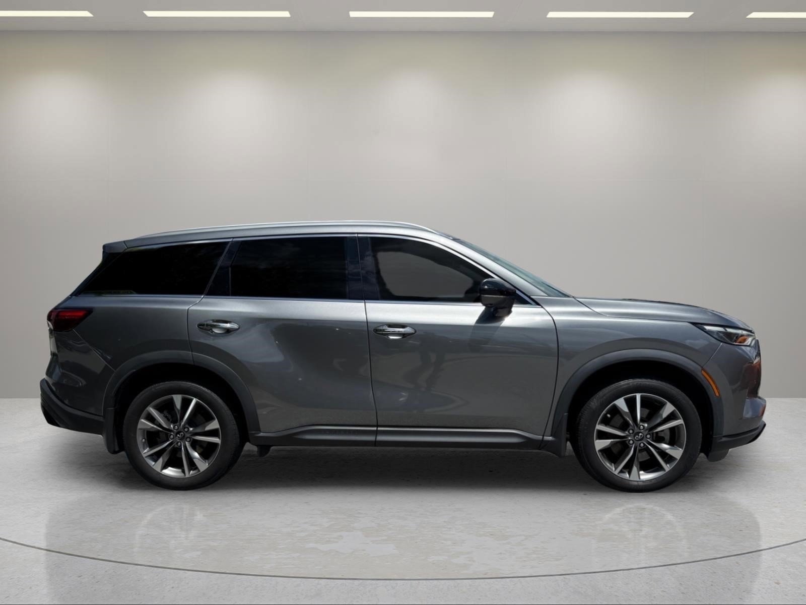 Used 2023 Graphite Shadow INFINITI LUXE image 4