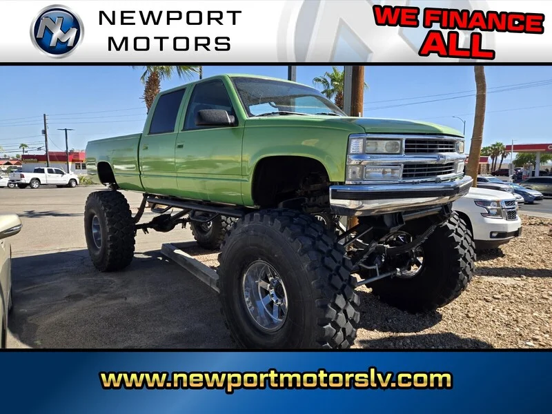 Used 1996 Green Chevrolet CREW CAB 4WD 167W image 1