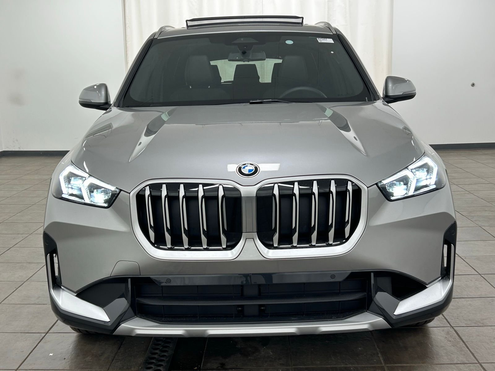New 2026 Space Silver Metallic BMW xDrive28i image 11