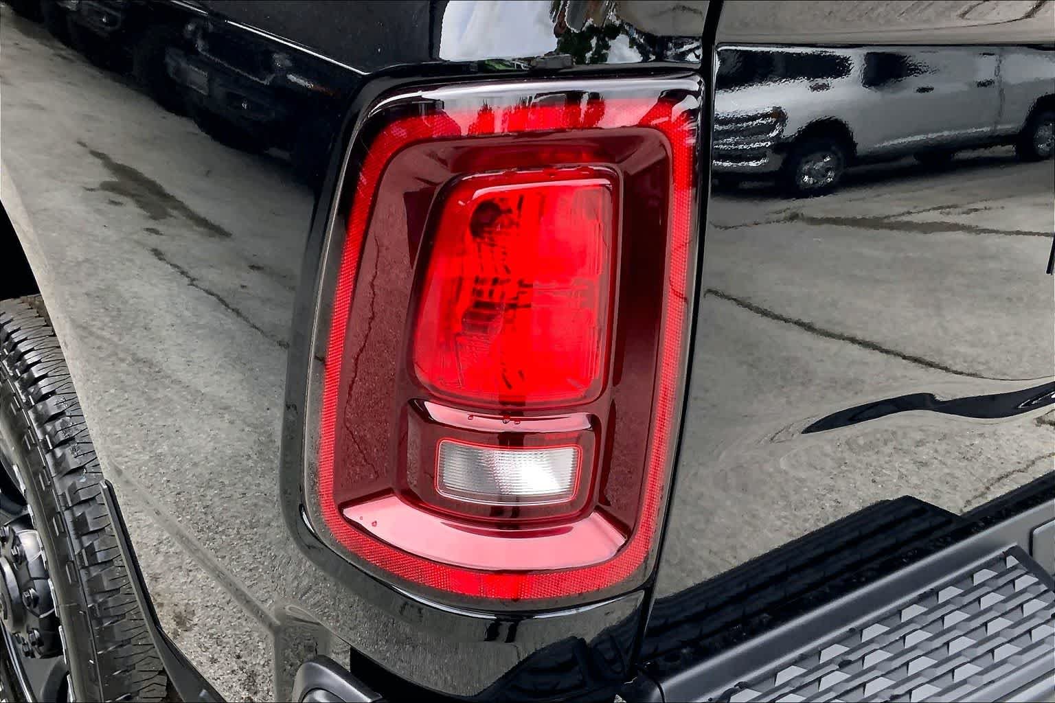 New 2026 Diamond Black Crystal Pearl-Coat Exterior Paint RAM Tradesman image 11
